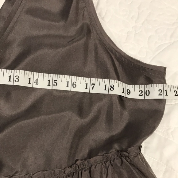 Banana Republic 100% silk taupe sleeveless blouse - Picture 9 of 10